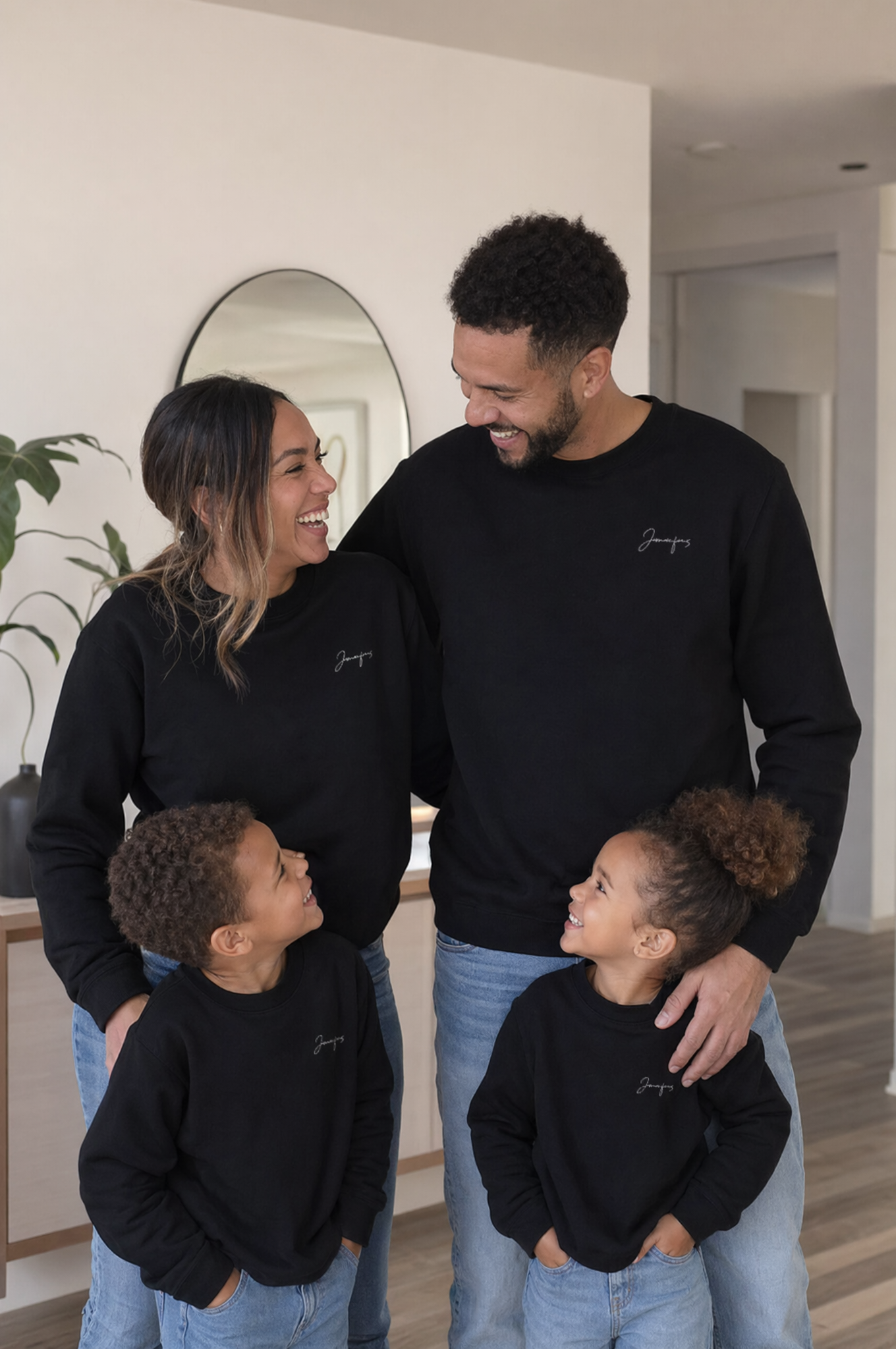 Famille Jemenfous — hoodies noirs assortis