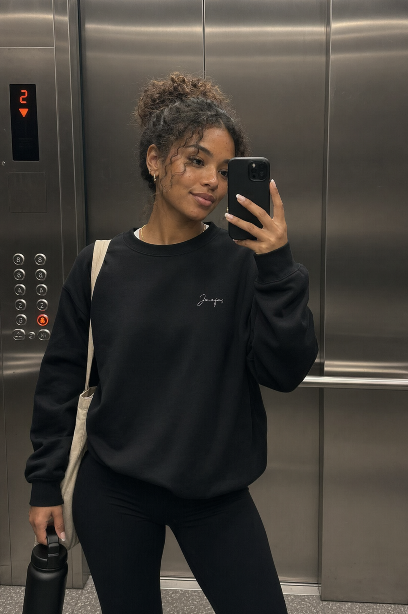Selfie miroir ascenseur — OG Hoodie Noir